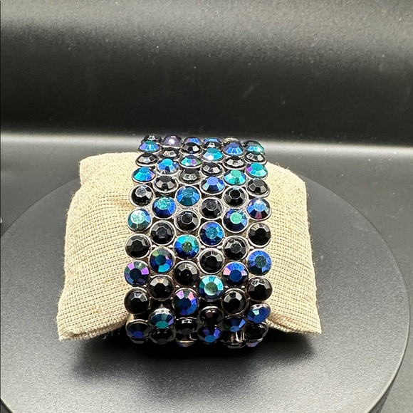NWOT Elegant Blue and Black Women's Bracelet fits most - Picture 1 of 8